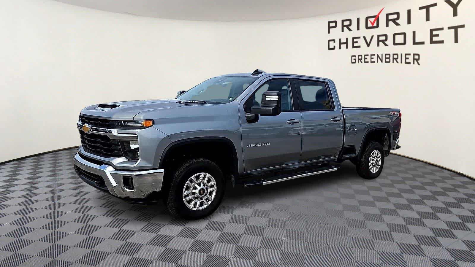 Used 2025 Chevrolet Silverado 2500 LT w/ Convenience Package AWD/4WD image 4