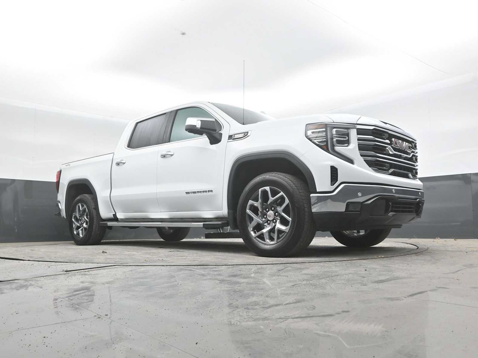 Used 2024 GMC Sierra 1500 SLT w/ SLT Premium Plus Package AWD/4WD image 43