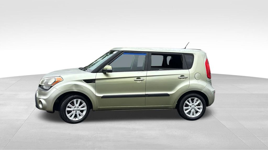 Used 2013 Kia Soul + FWD image 4