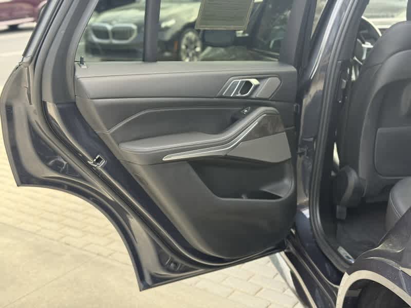 Used 2021 BMW X5 xDrive40i w/ M Sport Package image 16