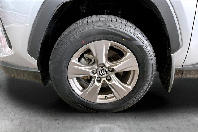 Used 2025 Toyota RAV4 LE AWD/4WD image 29