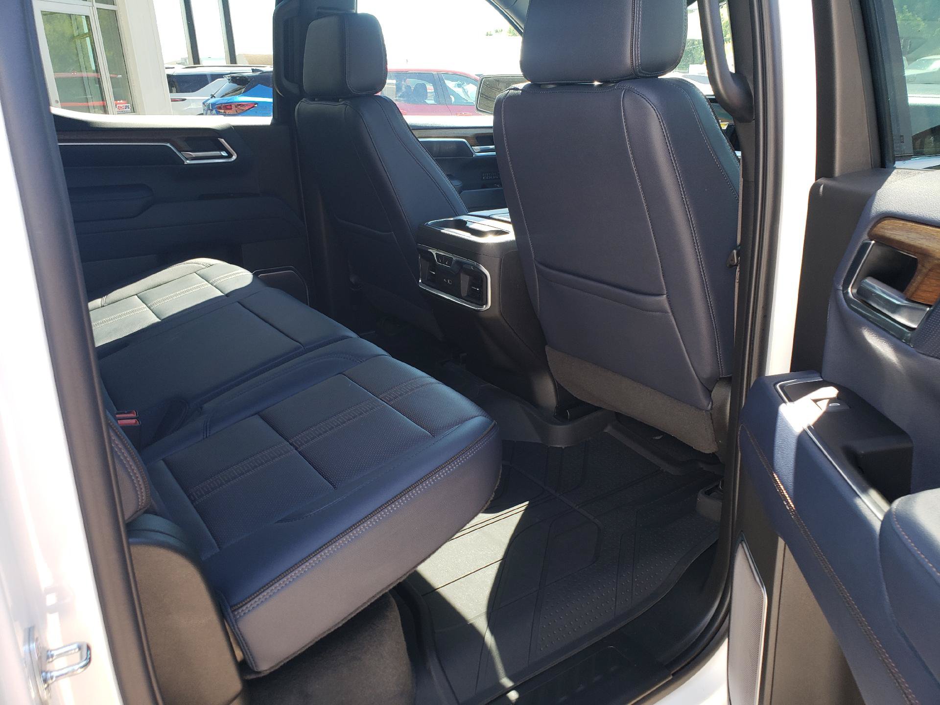 Used 2022 Chevrolet Silverado 1500 High Country w/ High Country Premium Package AWD/4WD image 11