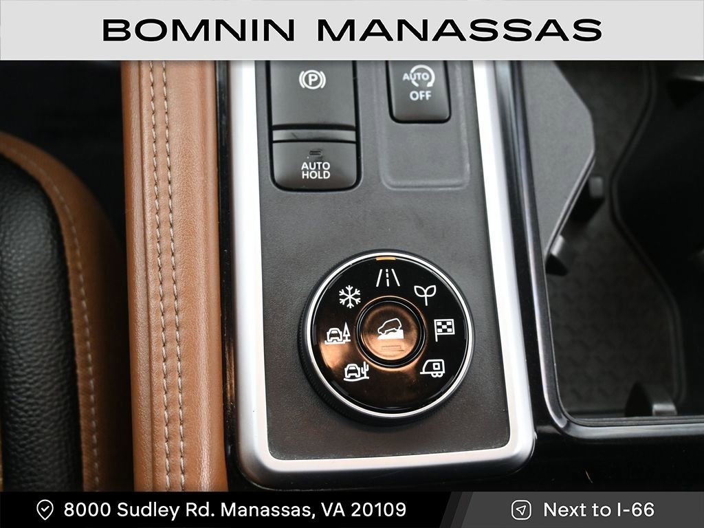 Used 2024 Nissan Pathfinder Platinum image 17