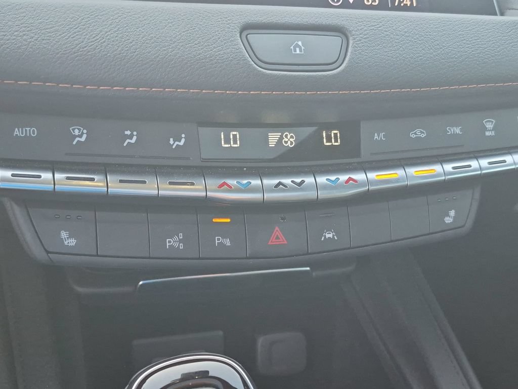 Used 2022 Cadillac XT4 Sport w/ Enhanced Visibility Package FWD image 18