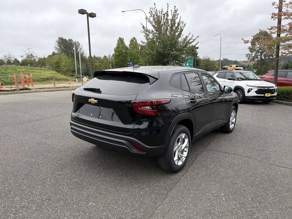 New 2026 Chevrolet Trax LS w/ LS Convenience Package FWD image 9