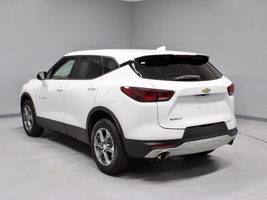 Used 2025 Chevrolet Blazer LT FWD image 8