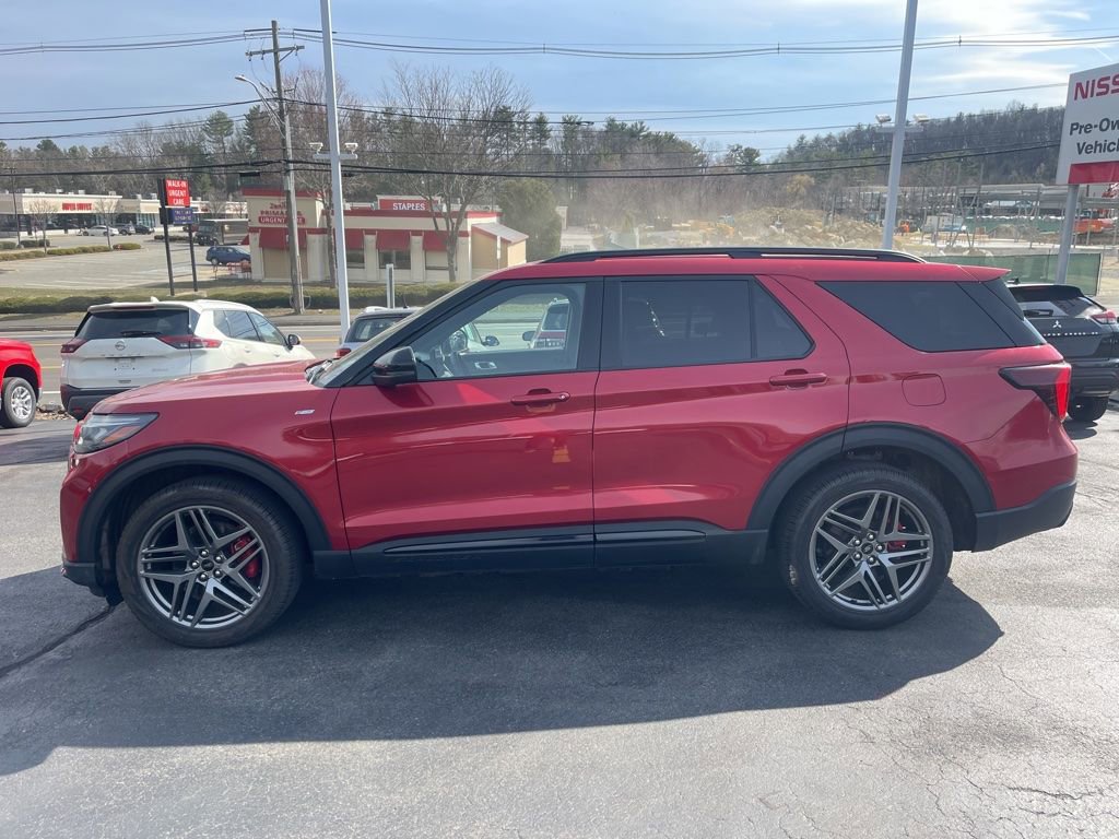 Used 2025 Ford Explorer ST-Line w/ ST-Line Street Pack AWD/4WD image 4