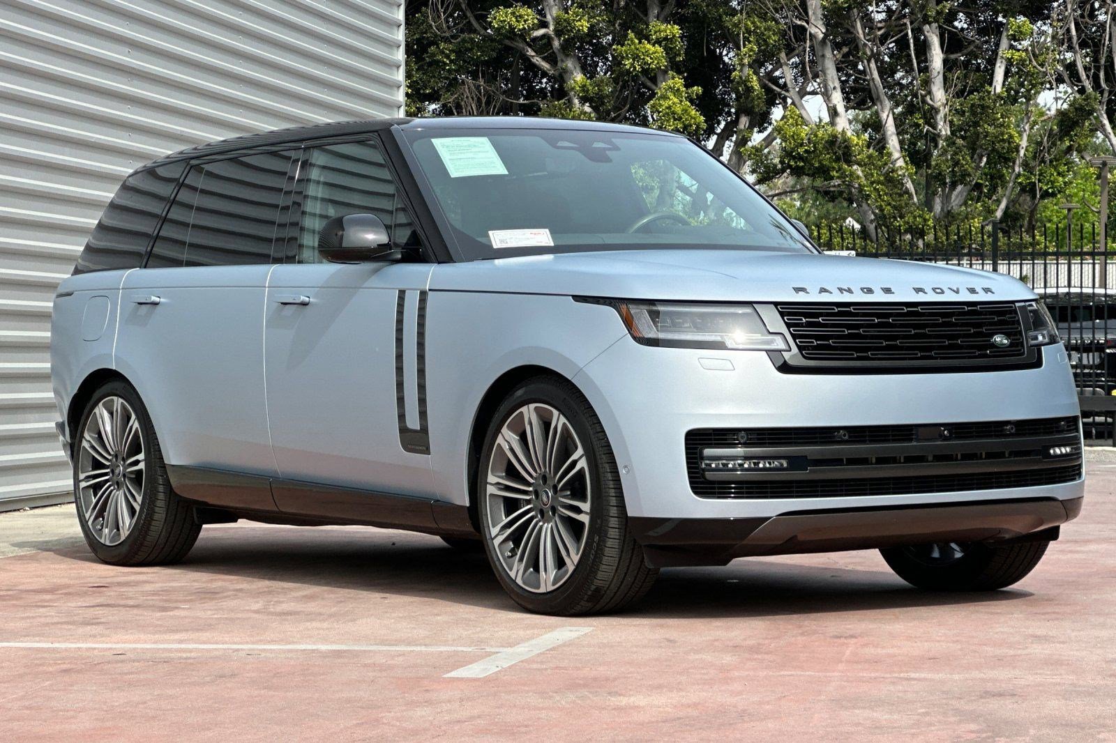 Used 2025 Land Rover Range Rover Long Wheelbase Autobiography AWD/4WD image 5