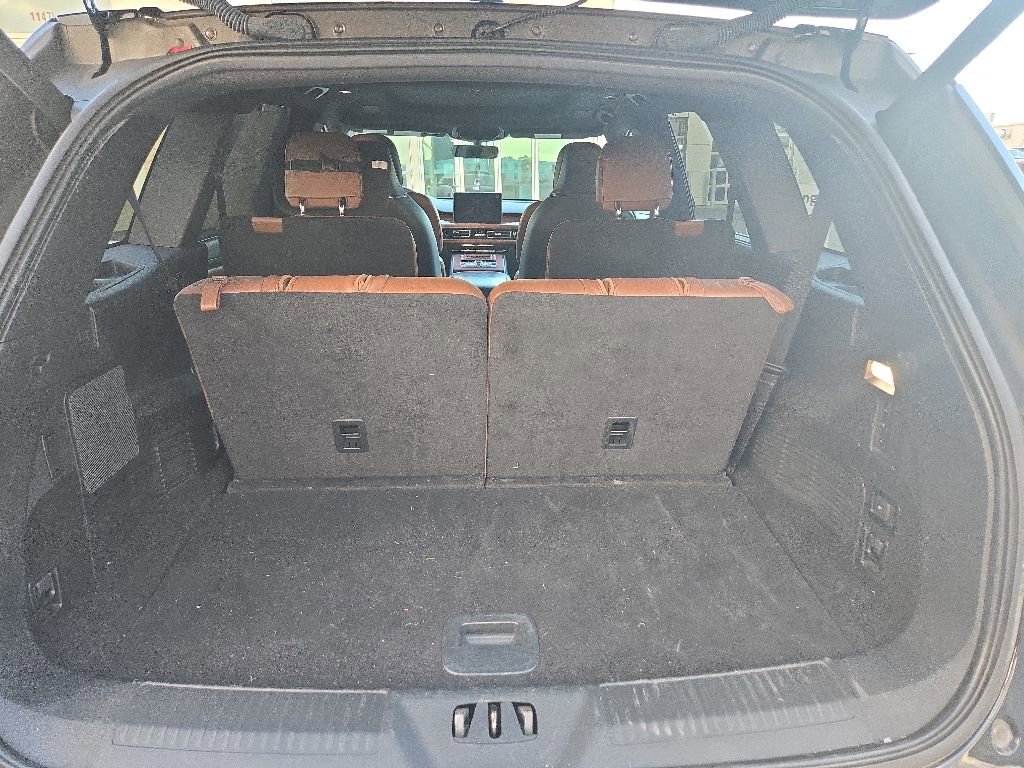 Used 2023 Lincoln Aviator Reserve w/ Equipment Group 201A AWD/4WD image 4