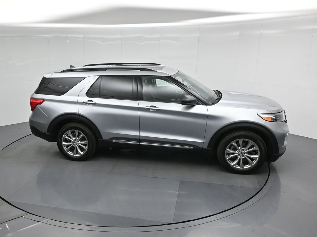 Used 2023 Ford Explorer XLT w/ Equipment Group 202A AWD/4WD image 53