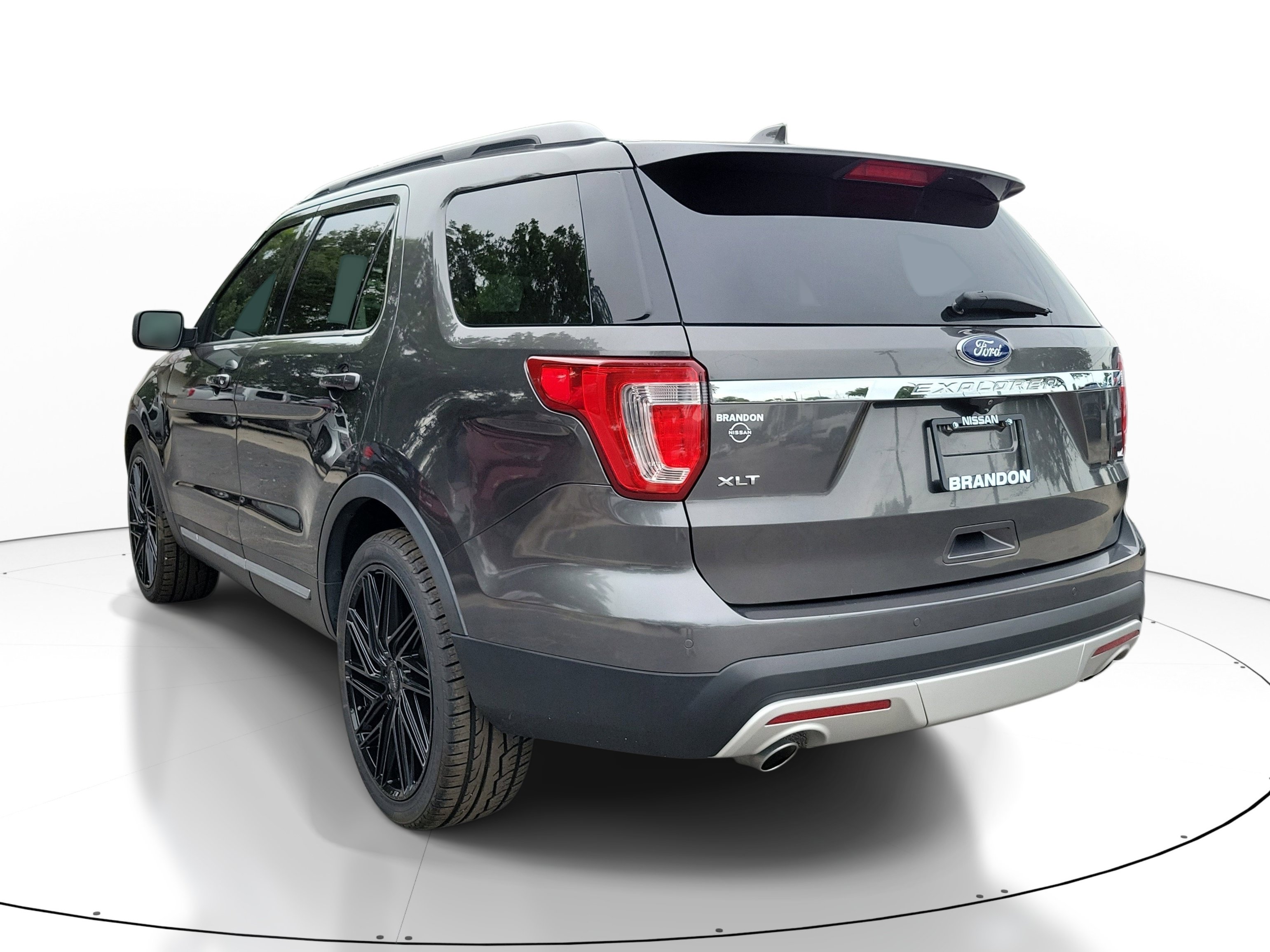 Used 2017 Ford Explorer XLT w/ Equipment Group 202A FWD image 5