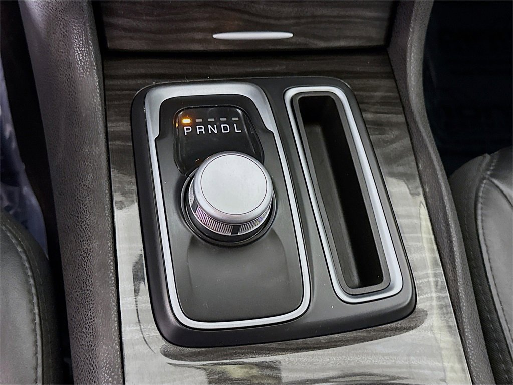 Used 2016 Chrysler 300 Limited image 8