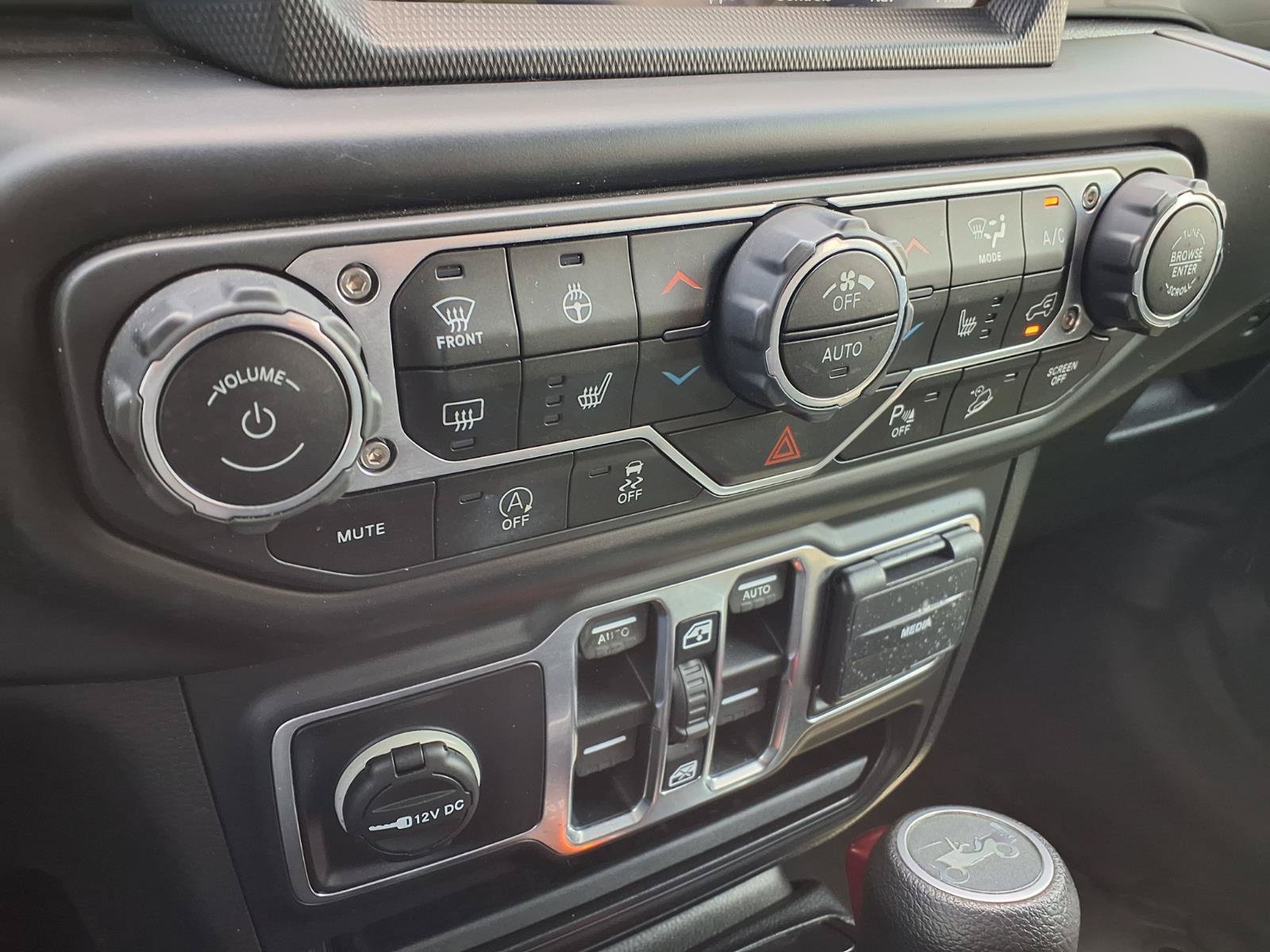 Used 2019 Jeep Wrangler Unlimited Sahara AWD/4WD image 17
