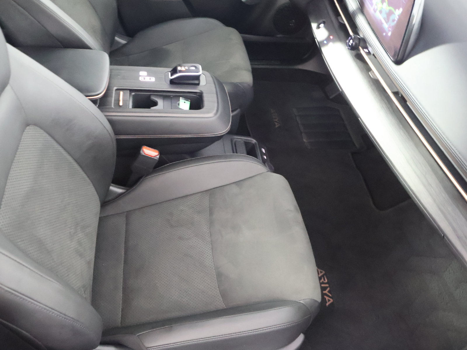 Used 2024 Nissan Ariya AWD image 47