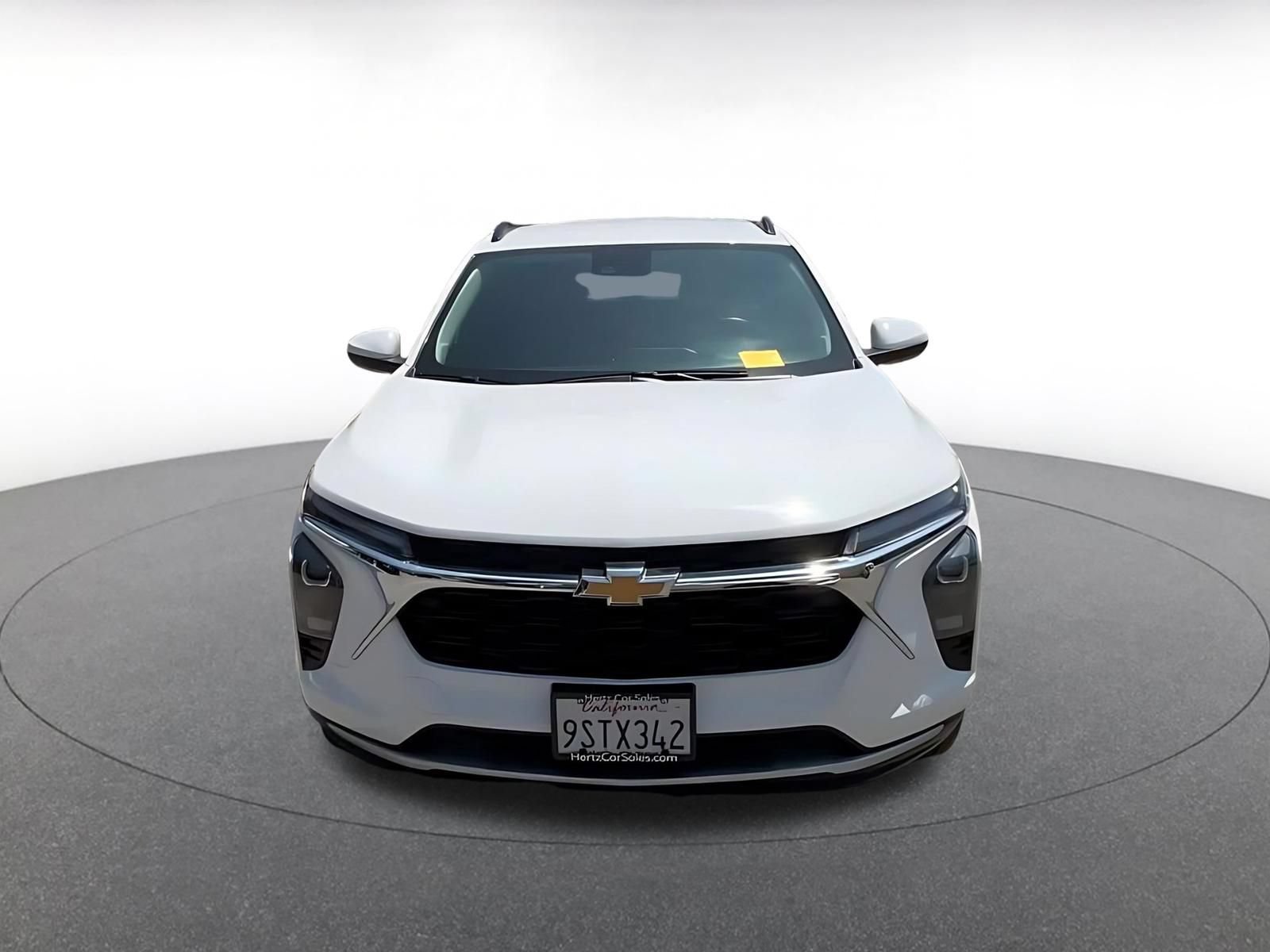 Used 2025 Chevrolet Trax LT w/ LT Convenience Package FWD image 4