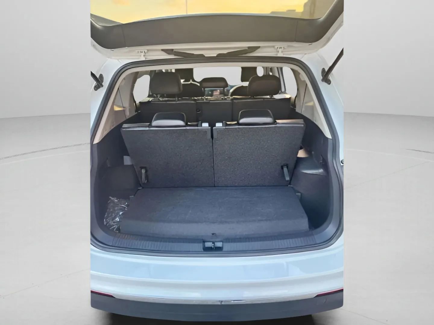 Used 2020 Volkswagen Tiguan SEL image 30