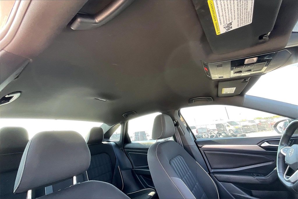 Used 2024 Volkswagen Jetta Sport image 28