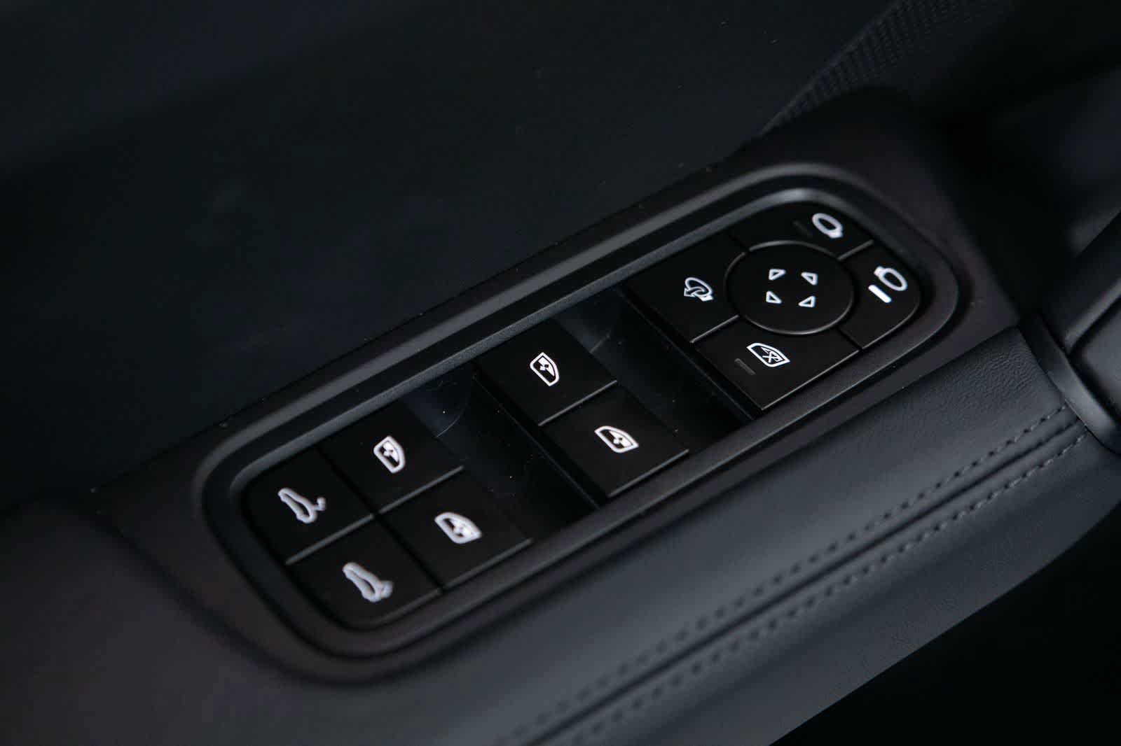 New 2026 Porsche Cayenne GTS image 25