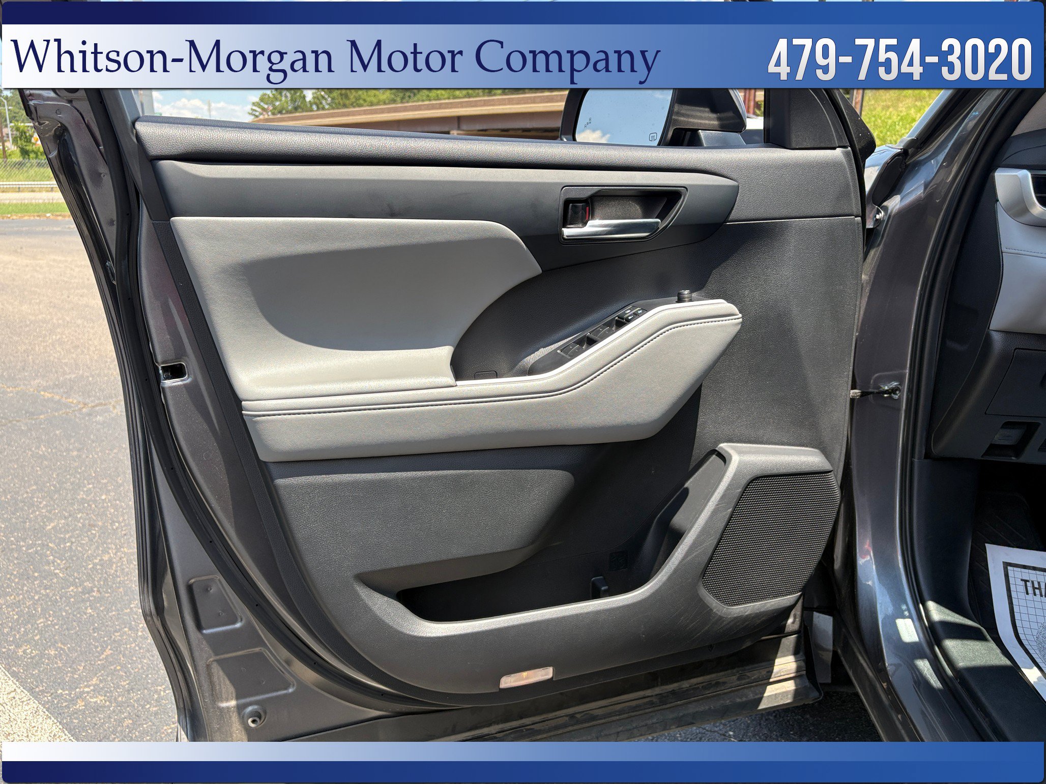 Used 2022 Toyota Highlander XLE AWD/4WD image 15