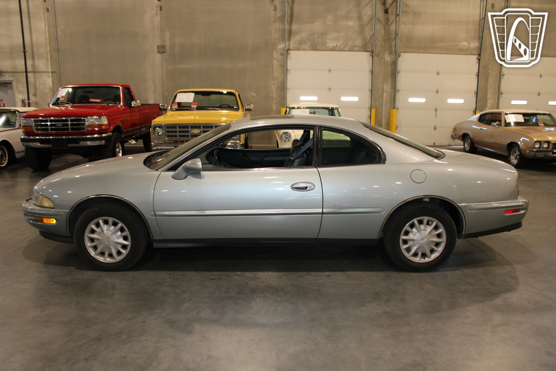 Used 1995 Buick Riviera Supercharged Coupe image 2