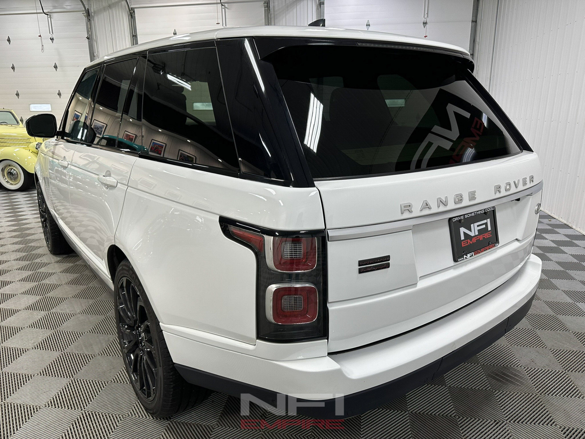 Used 2018 Land Rover Range Rover Supercharged AWD/4WD image 10