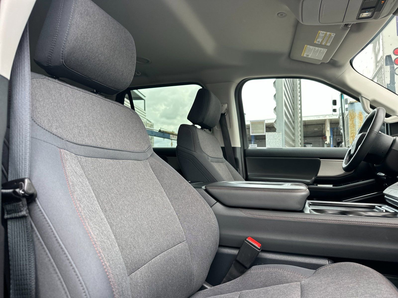 Used 2025 Ford Expedition Active AWD/4WD image 19