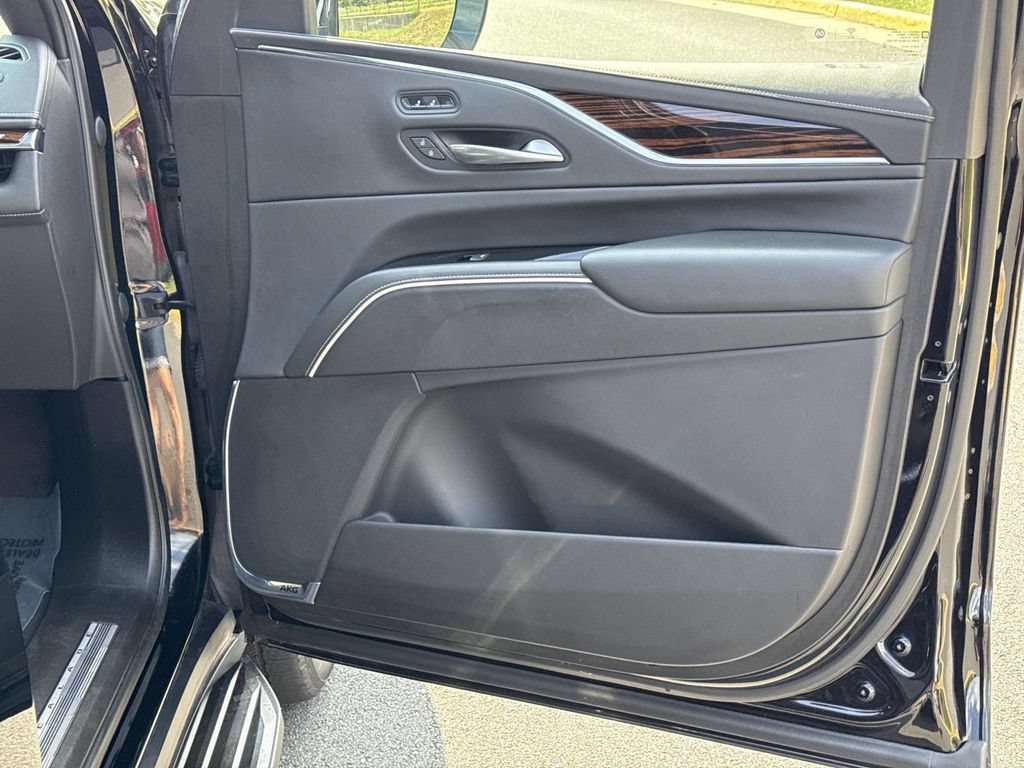 Used 2023 Cadillac Escalade ESV Luxury AWD/4WD image 26