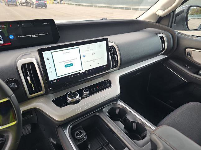 Certified 2025 Ford Expedition Active image 2