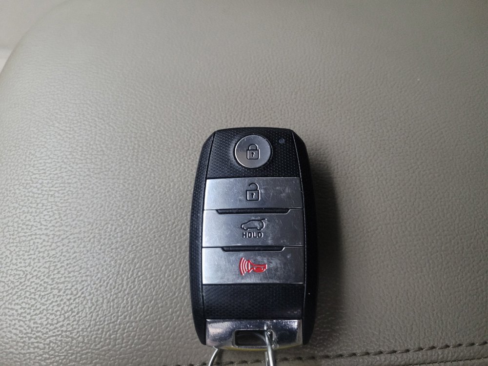 Used 2020 Kia Sorento S image 32