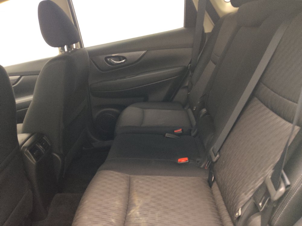 Used 2020 Nissan Rogue SV FWD image 18
