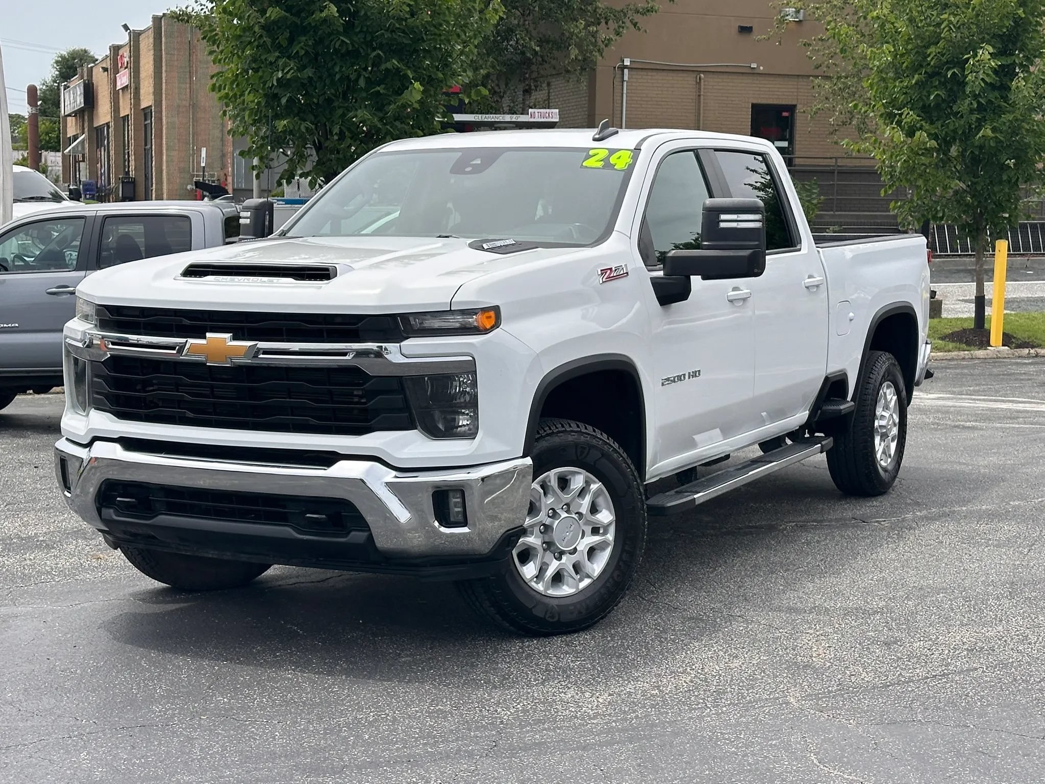 Used 2024 Chevrolet Silverado 2500 LT AWD/4WD image 1