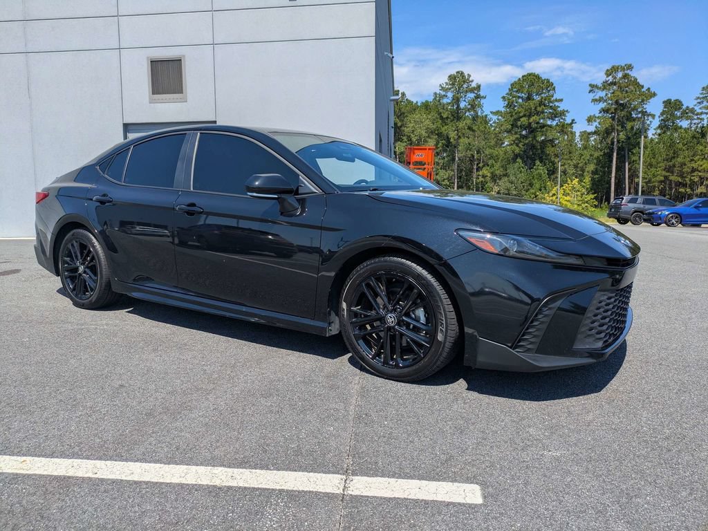Used 2025 Toyota Camry SE FWD image 2