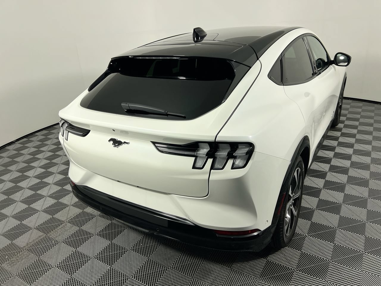 Used 2022 Ford Mustang Mach-E Premium AWD/4WD image 3