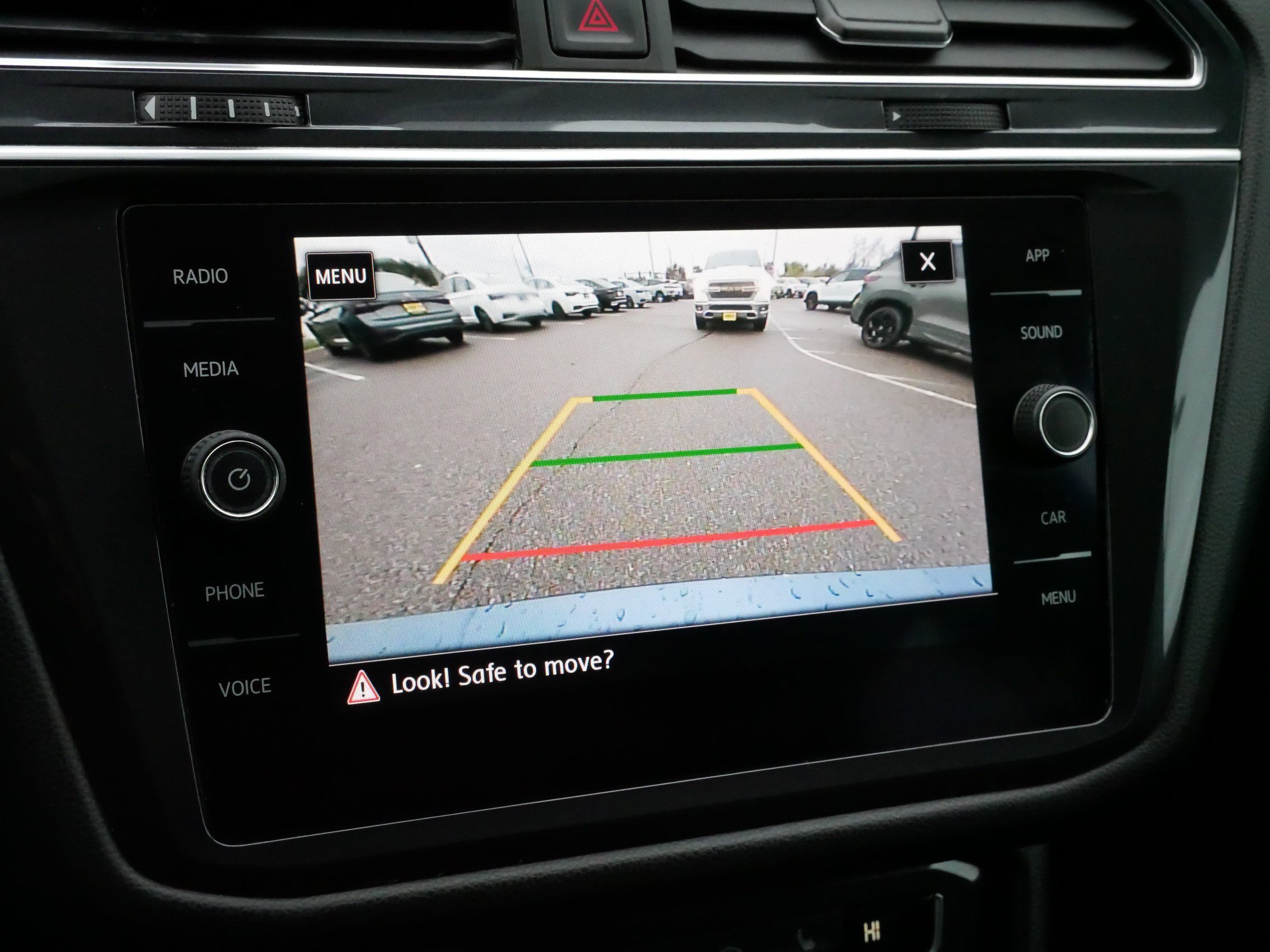 Certified 2020 Volkswagen Tiguan SE w/ Panoramic Sunroof Package image 31