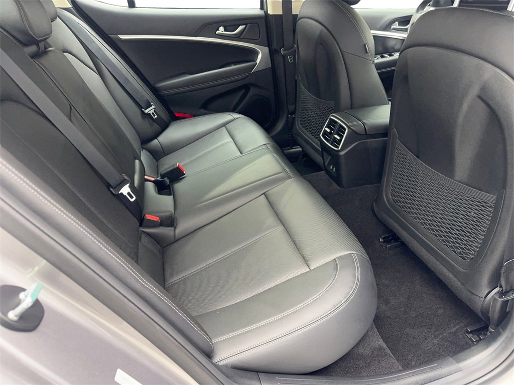 Used 2025 Genesis G70 2.5T image 39