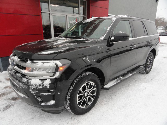 Used 2024 Ford Expedition XLT image 2