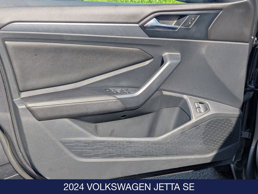 Certified 2024 Volkswagen Jetta SE FWD image 11