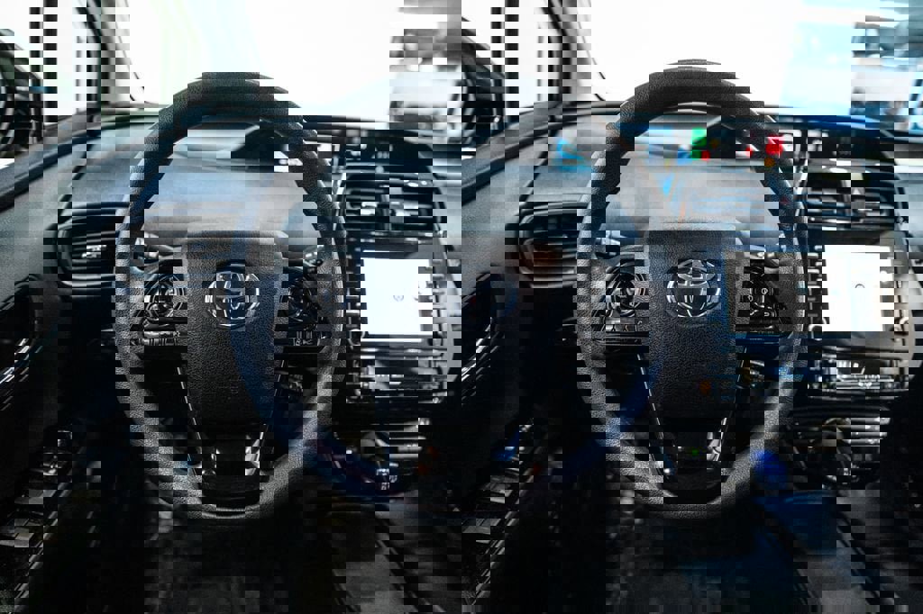 Used 2020 Toyota Prius LE image 26