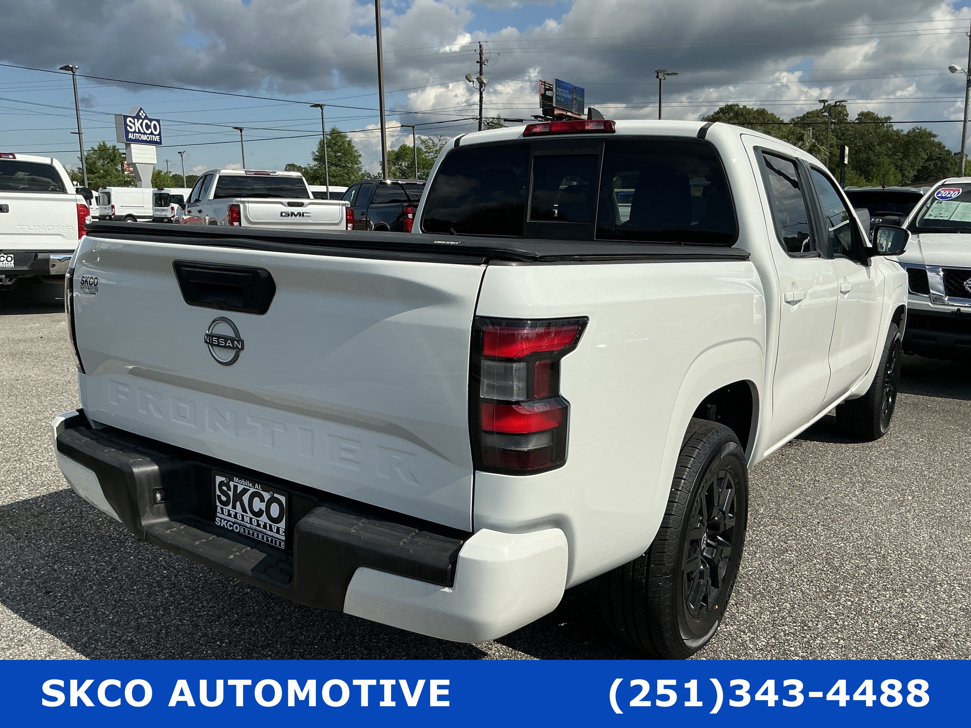 Used 2022 Nissan Frontier SV AWD/4WD image 5