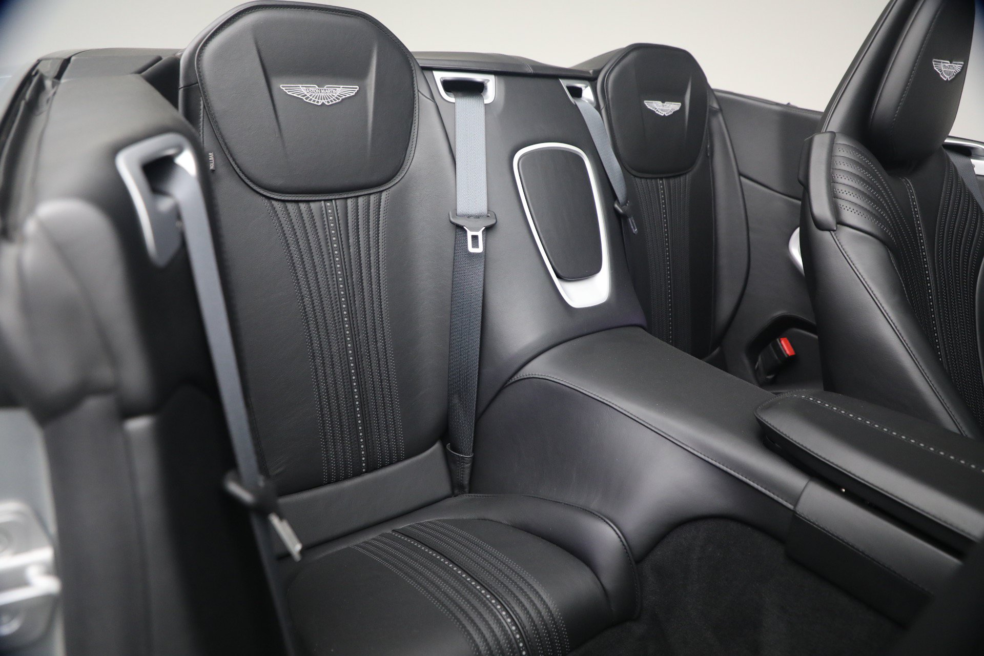 Used 2019 Aston Martin DB11 Volante RWD image 32