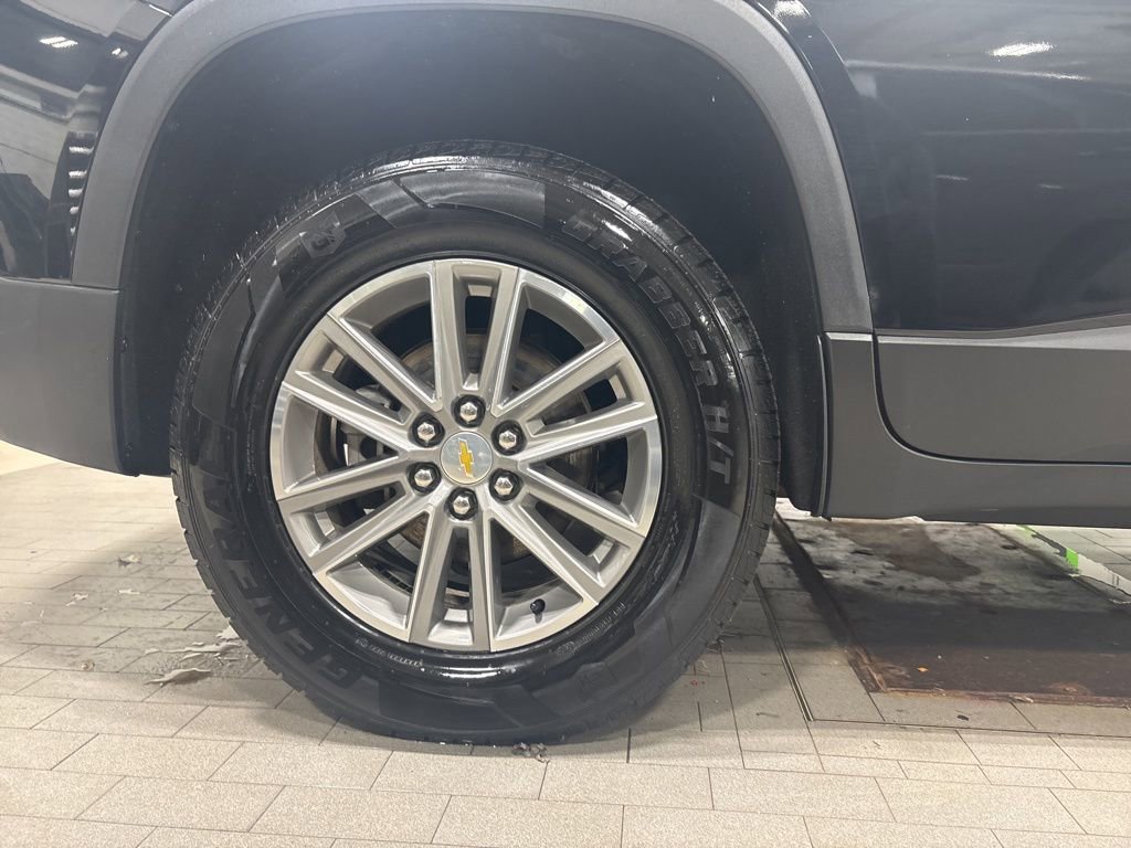Used 2023 Chevrolet Traverse LT image 28