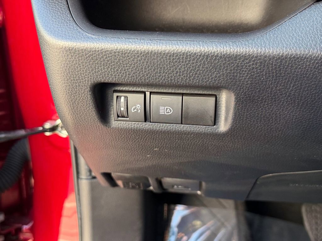 Used 2024 Toyota RAV4 LE AWD/4WD image 30