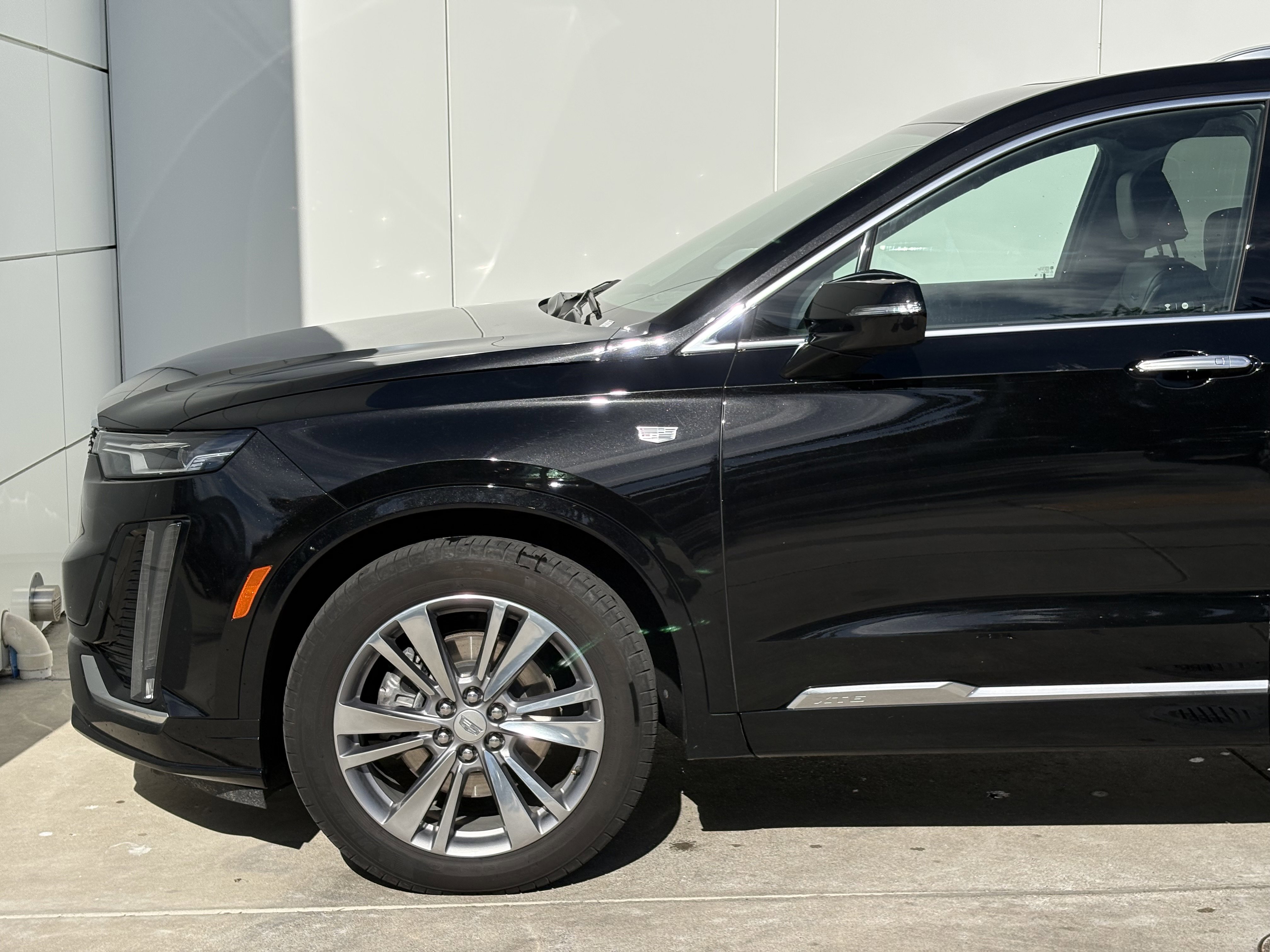 Certified 2025 Cadillac XT6 Premium Luxury image 5
