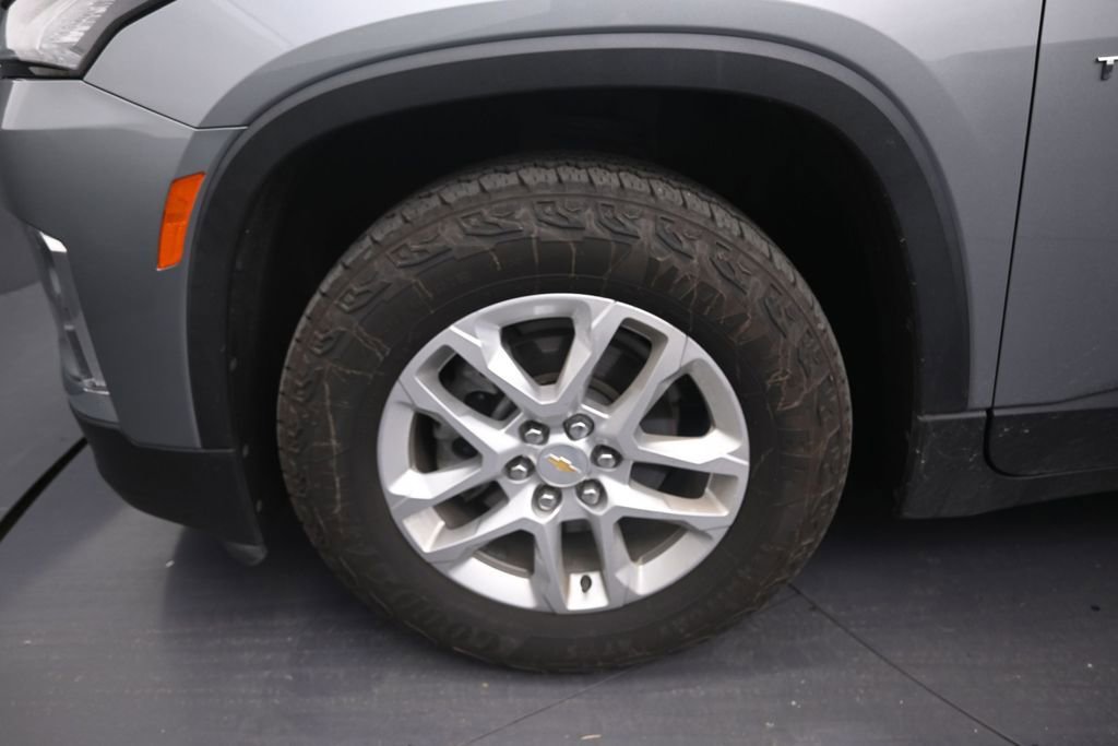 Used 2023 Chevrolet Traverse LS FWD image 10