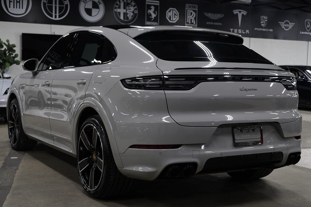 Used 2023 Porsche Cayenne Platinum Edition AWD/4WD image 3