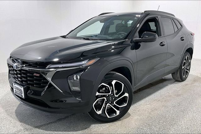 Used 2025 Chevrolet Trax RS image 3
