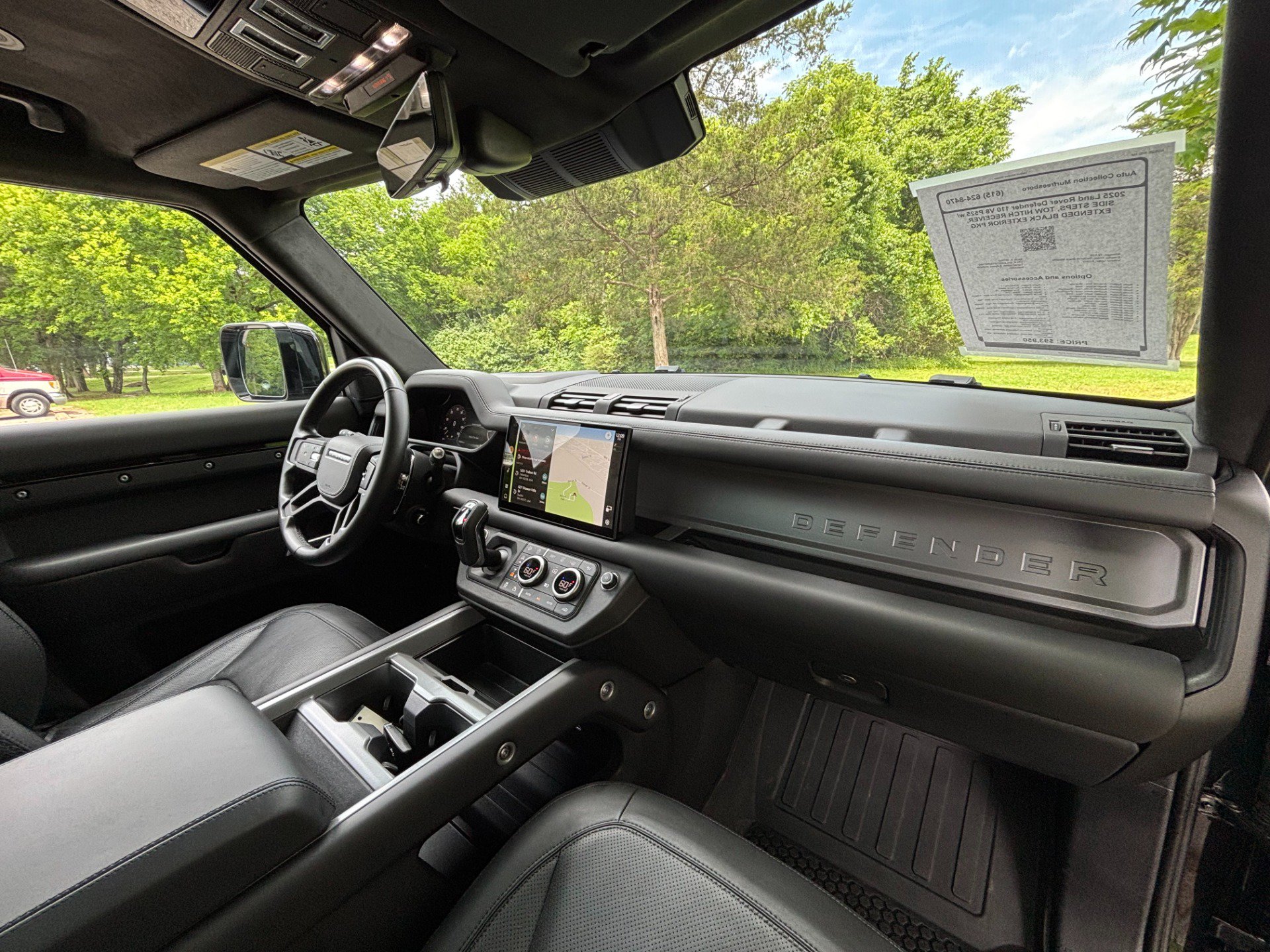 Used 2025 Land Rover Defender 110 V8 AWD/4WD image 26