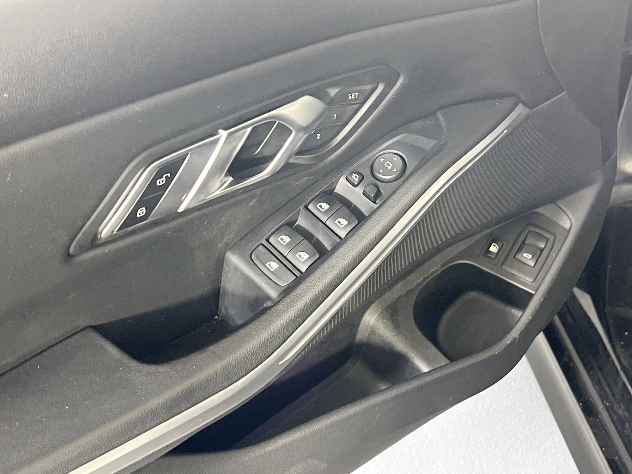 Used 2022 BMW 330e xDrive w/ Premium Package image 18