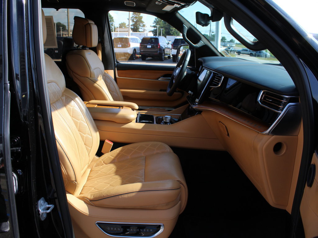 Used 2023 Jeep Grand Wagoneer Series III w/ Rear Seat Video Group 1 AWD/4WD image 24
