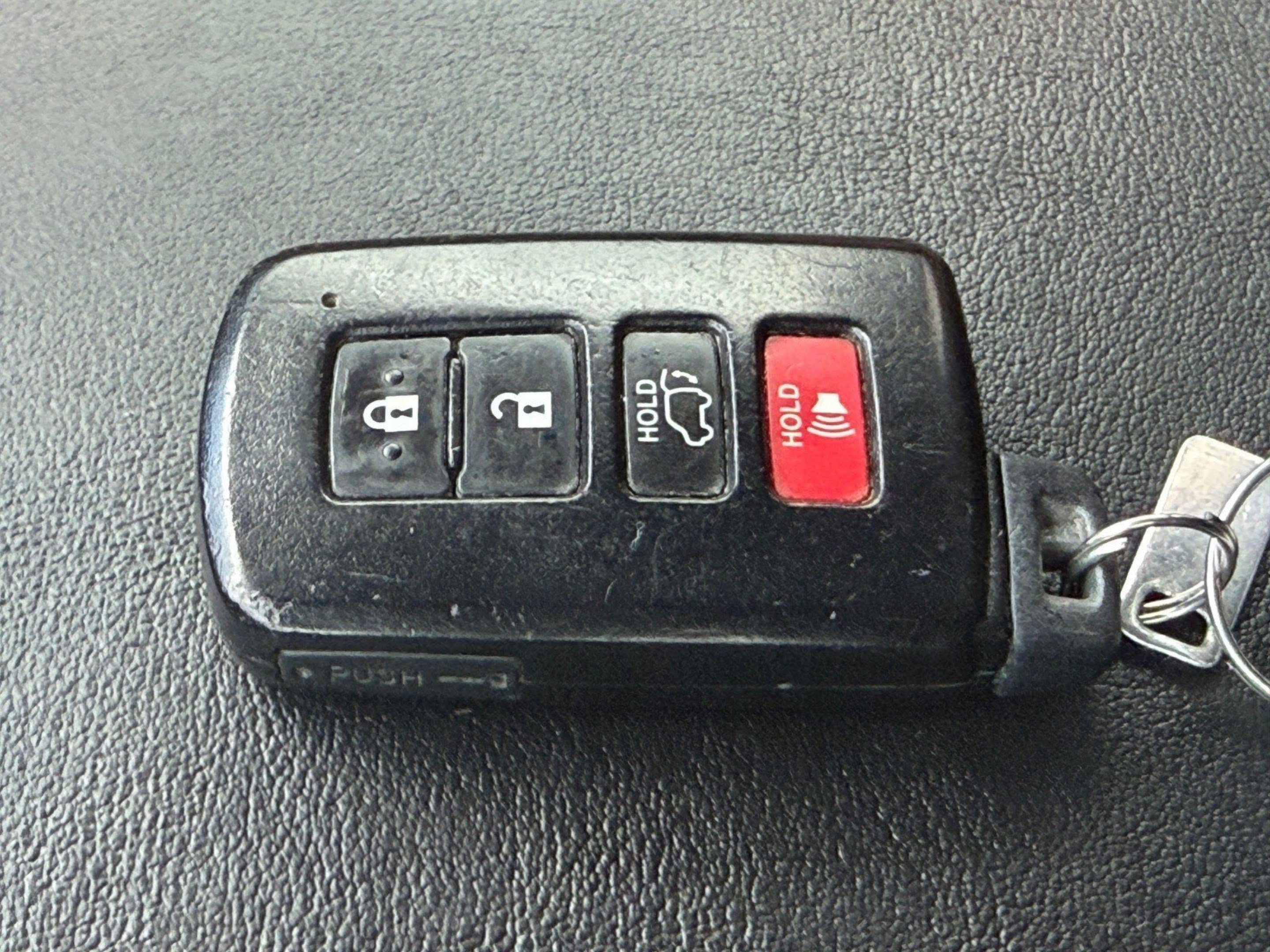 Used 2016 Toyota RAV4 Limited FWD image 46